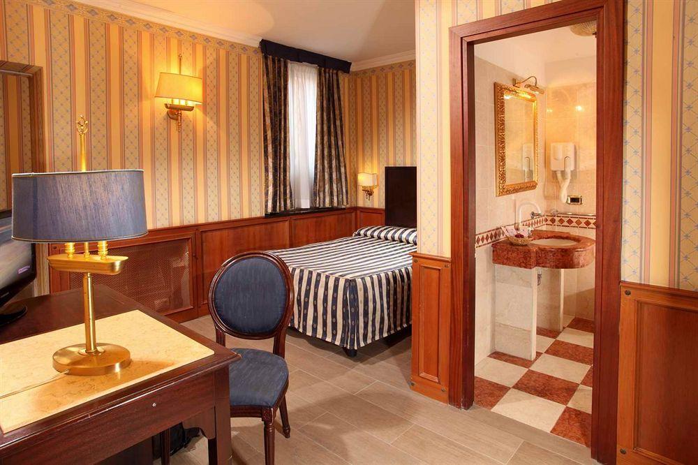 Hotel Del Corso Рим Екстериор снимка